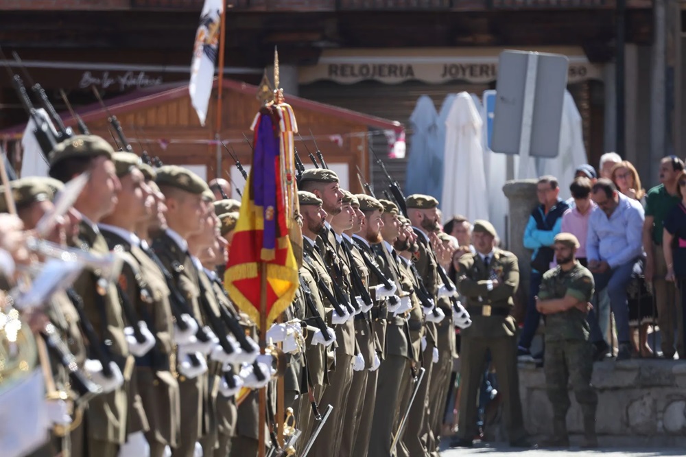 Presentación de la Jura de Bandera Civil en el Patio del Pozo de Medina del Campo. Yaiza Cobos ( REGRESAMOS )